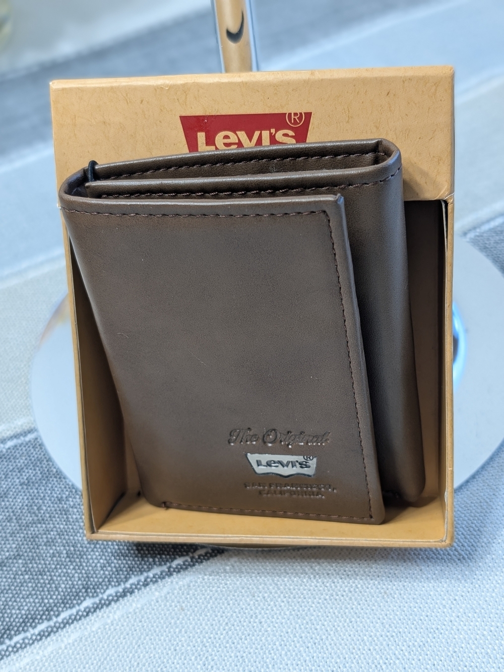 Levi’s Brown Leather Bifold Wallet, RFID Protection - Picture 2 of 7